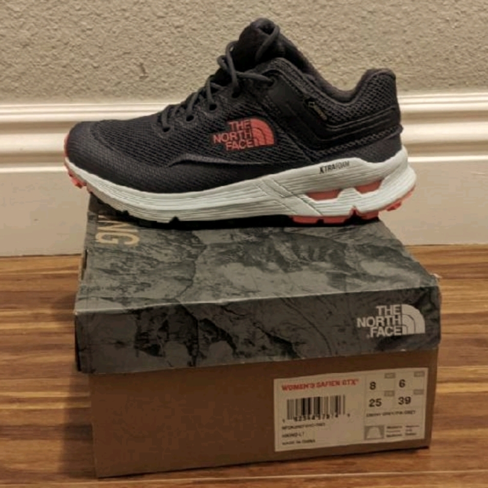 Hiking shoe